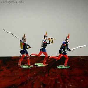 Puppenstuben zubehor soldat , Antique Dollhouse miniature metal soldiers ,  