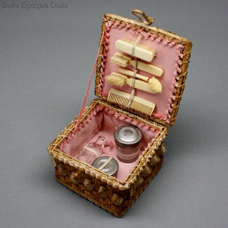 Puppen zubehor , Antique Doll miniature toilette set , Puppen zubehor