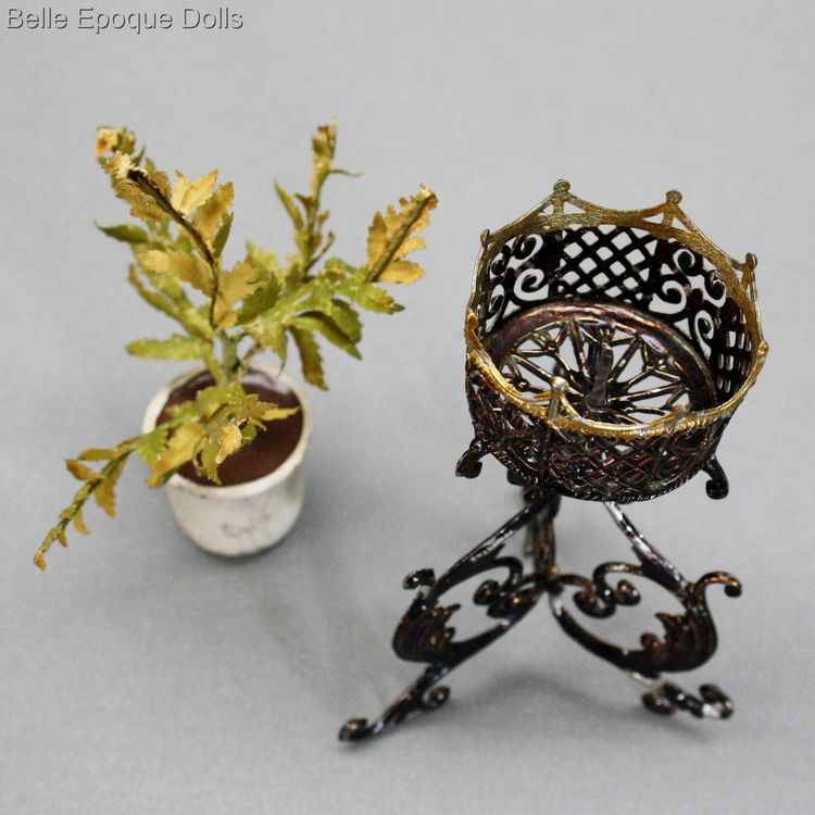 Antique Dollhouse miniature pedestal plant stand , Puppenstuben zubehor blumentischchen