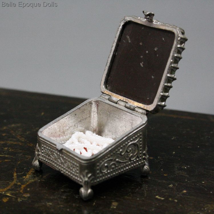 Puppen  zubehor , Antique Dollhouse miniature jewel box  , Puppen  zubehor
