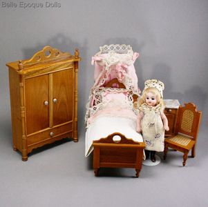 Puppenstuben schalfzimmer holz schneegas , Antique Dollhouse wooden bedroom miniature ,  