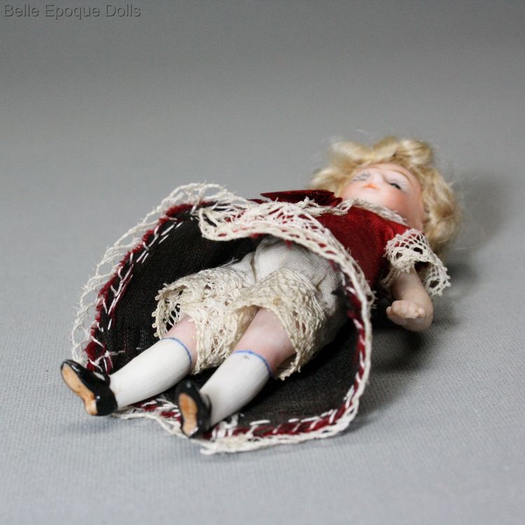 Antique dolls house all-bisque doll , Puppenstuben ganzbiskuit puppen , Antique Dollhouse miniature doll 