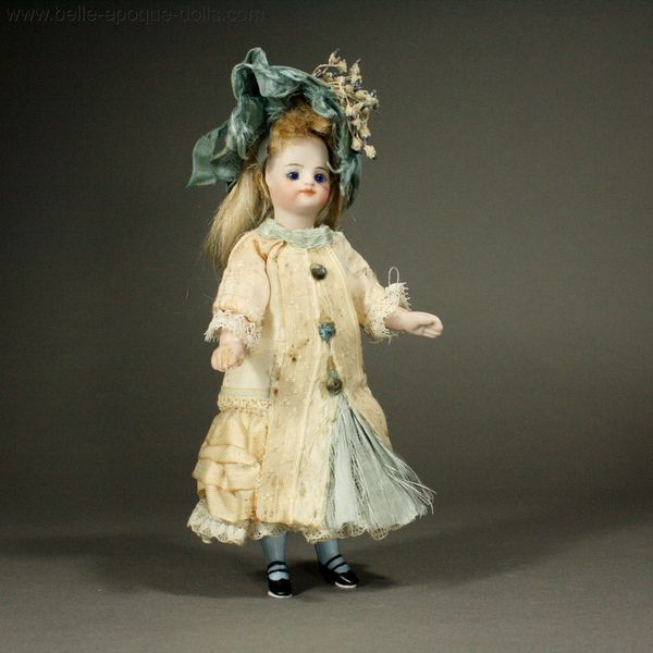 Antique dolls house solid domed all bisque doll , Puppenstuben ganzbiskuit porzellan , Antique all-bisque french  doll mignonette