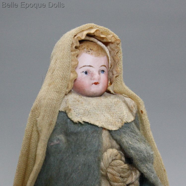 Antique Dollhouse miniature nun , Puppenstuben zubehor