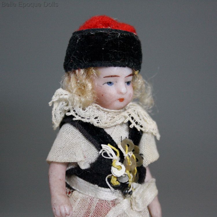 Antique dolls house tiny lilliputian doll , Puppenstuben ganzbiskuit puppe