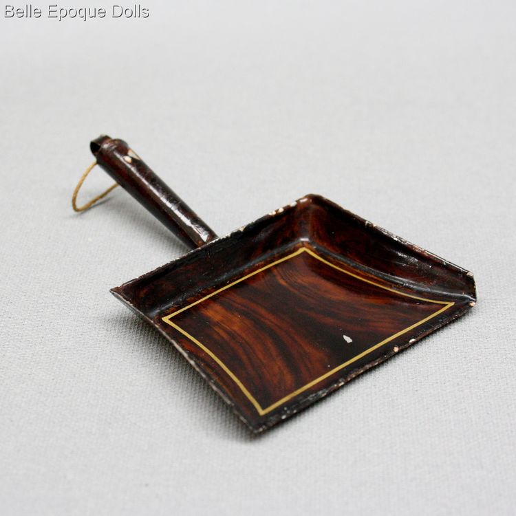 Rock & Graner kche zubehr , Antique Dollhouse miniature dustpan , Puppenstuben zubehor schaufel