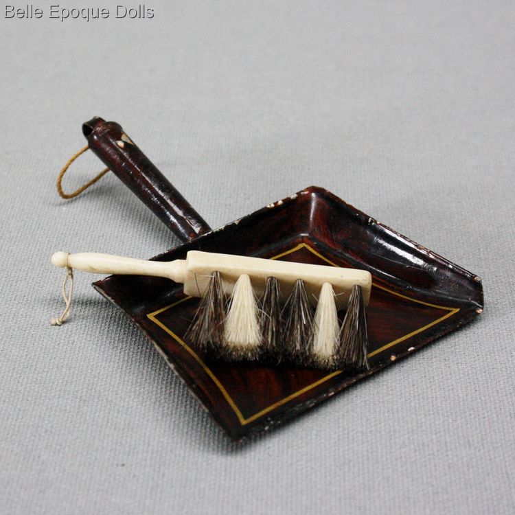 Antique Dollhouse miniature dustpan , Rock & Graner kche zubehr