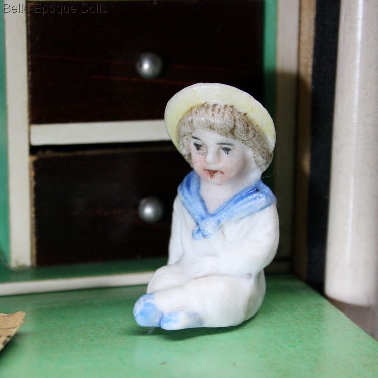 ganzbiskuit Puppe , Antique Dollhouse all bique seated  Doll , ganzbiskuit Puppe