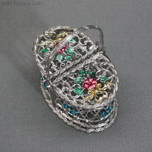 A Colorful Miniature Basket for your Doll - by Babette Schweizer
