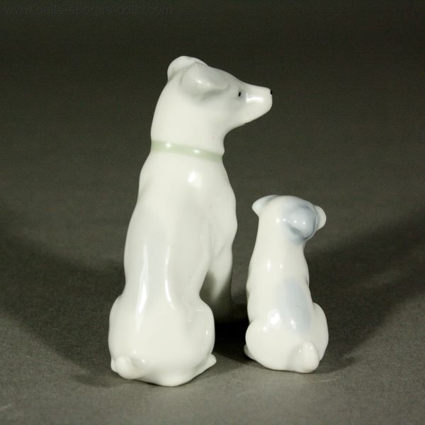 Antique Dollhouse miniature porcelain dogs , Puppenstuben zubehor haustiere hunde