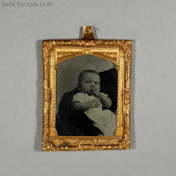 Antique dolls house ormolu frame with portrait , Puppenstuben zubehor goldener metallrahmen goldblech