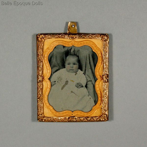 Antique dolls house ormolu frame with portrait , Puppenstuben zubehor goldener metallrahmen goldblech