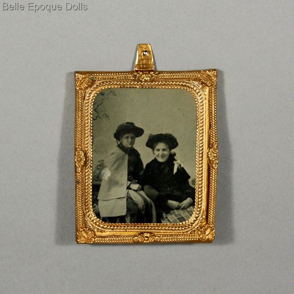 Antique dolls house ormolu frame with portrait , Puppenstuben zubehor goldener metallrahmen goldblech