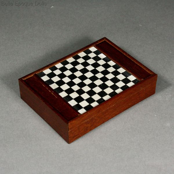 Antique Dollhouse miniature draughts , Puppenstuben zubehor Damenspiele Schachspiele