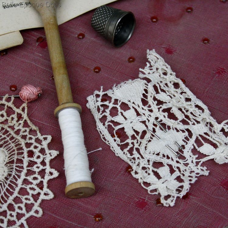 Antique fashion doll sewing utensils  , Puppenstuben nähutensiliensammlung