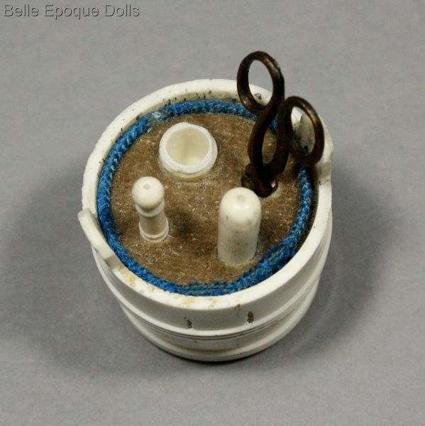 Antique Dollhouse sewing miniature necessaire , Puppenstuben zubehor nahutensilien