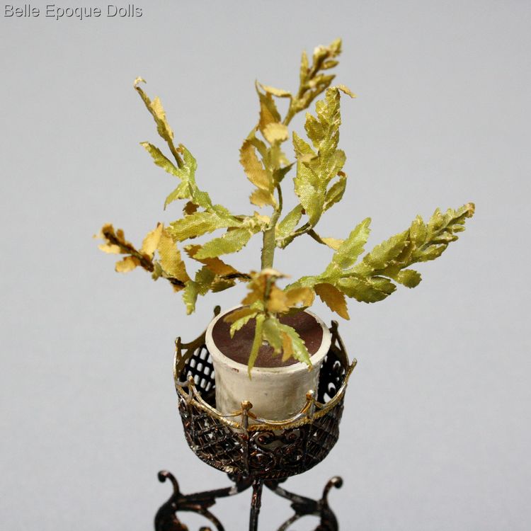 Antique Dollhouse miniature pedestal plant stand , Puppenstuben zubehor blumentischchen