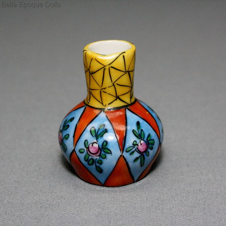 Gabriel Fourmaintraux  , Antique dolls house French vase  ,  antike miniatur porzellan 