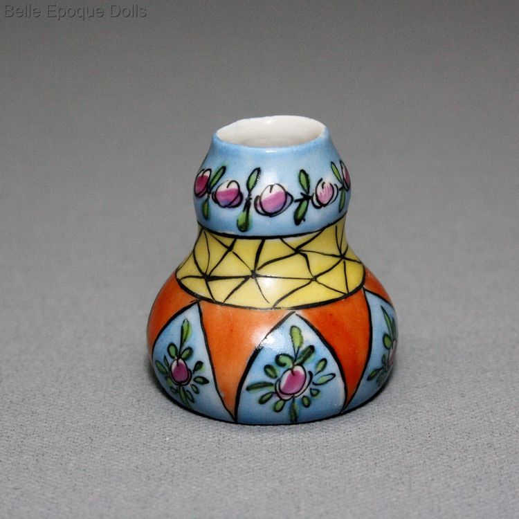 porcelain vase of Desvres , Puppenstuben zubehor