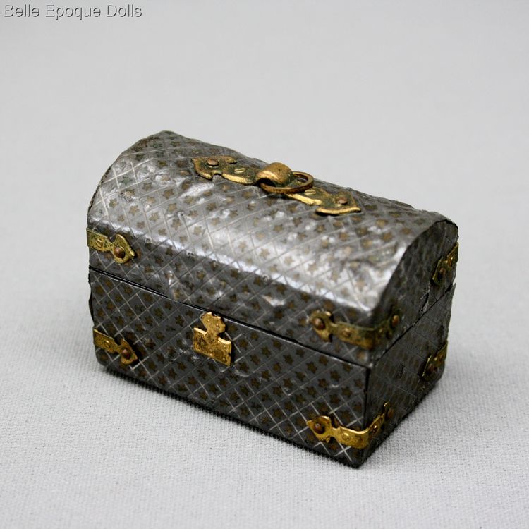 Puppenstuben zubehor koffer , Antique Dollhouse trunk miniature , Puppenstuben zubehor koffer
