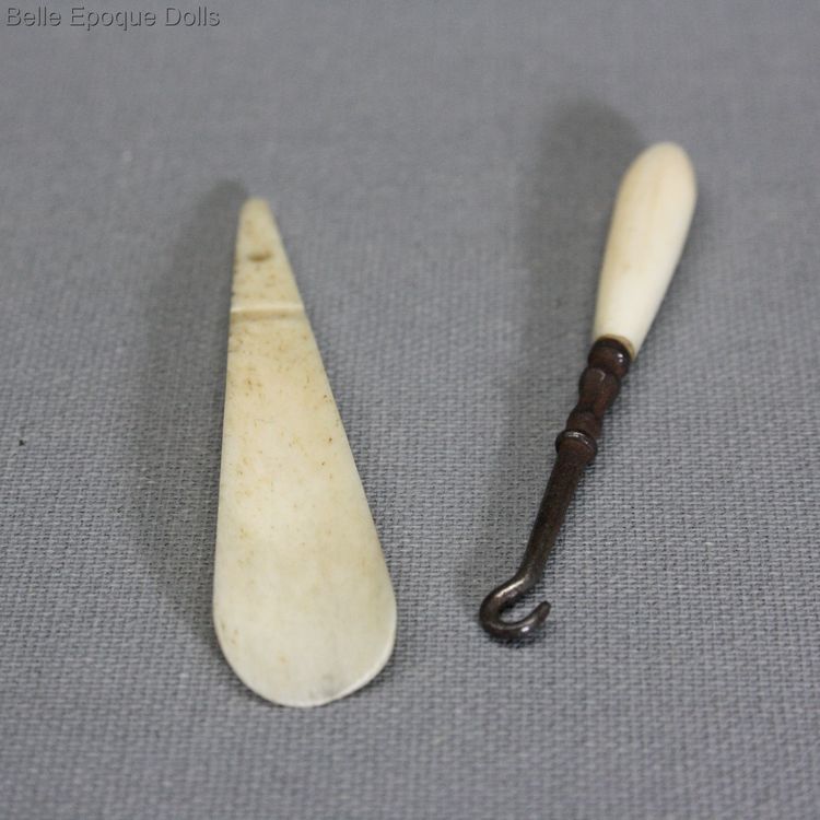 antiker Knopf Haken f�r puppe , antique French miniature accessory fashion doll , antiker Knopf Haken f�r puppe