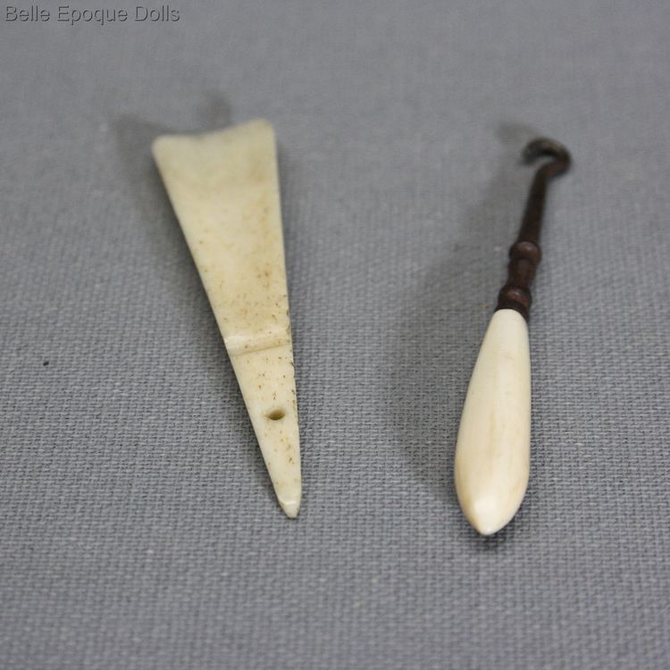 antique French miniature accessory fashion doll , antiker Knopf Haken f�r puppe