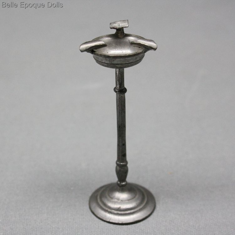 antique miniature metal ashtray stand , alte puppenstubben Aschenbecherst�nder f�r Puppe