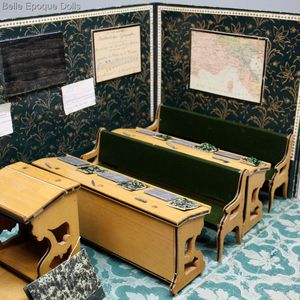 French miniature school room , Badeuille School , Miniaturschule für kleine Puppen 
