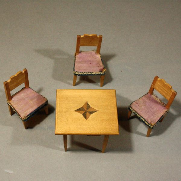 Antique English dolls house   , alte Puppenhauser Silber Fleming 