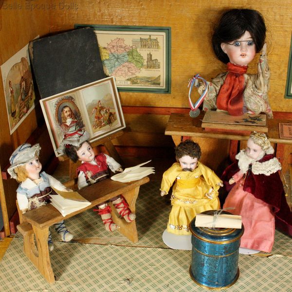 Antique Dollhouse miniature school theater , Puppenstuben zubehor Schule theater