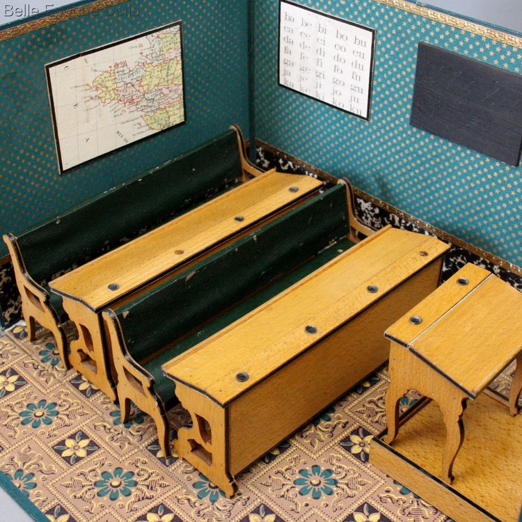 Badeuille School room , antique class room for dolls , antique ecole miniature