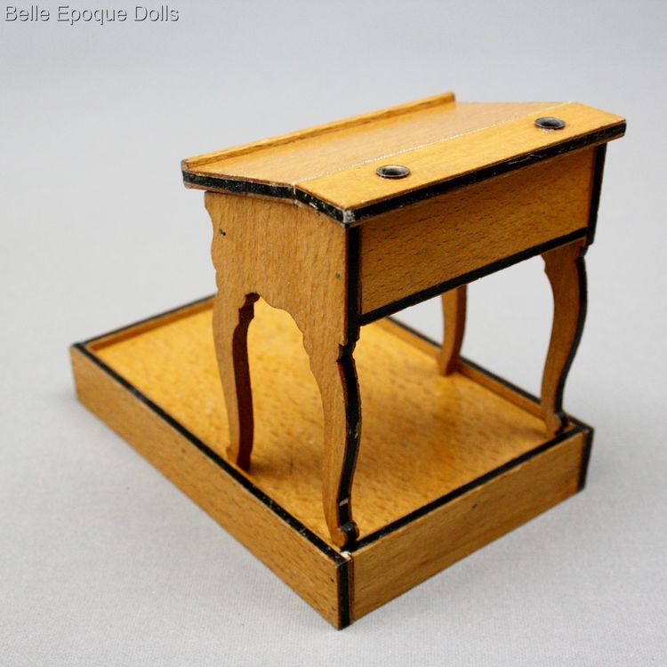 antique class room for dolls , Miniaturschule fr kleine Puppen