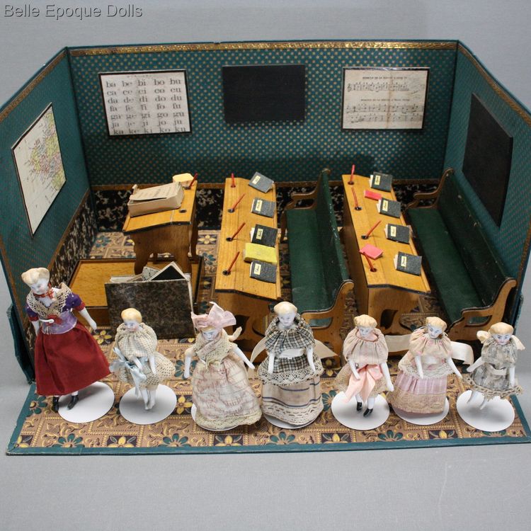 Miniaturschule fr kleine Puppen , Badeuille School room , antique ecole miniature