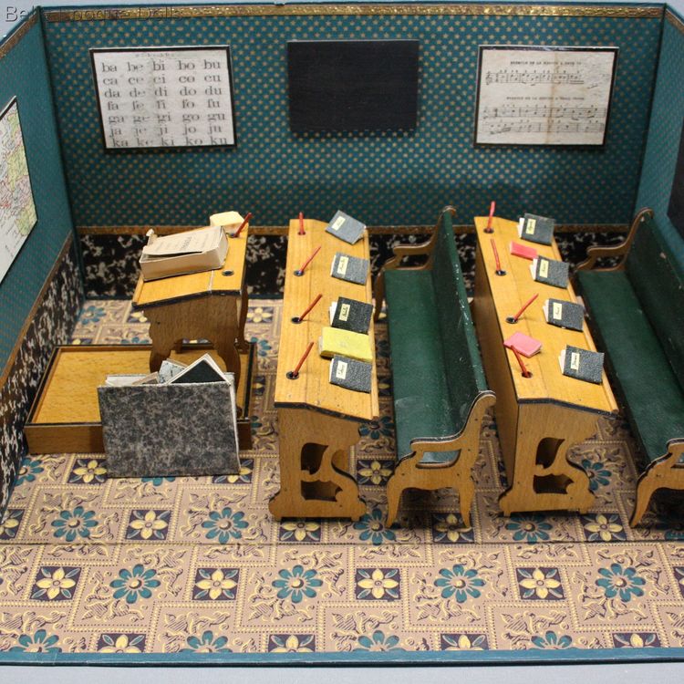 antique class room for dolls , Miniaturschule fr kleine Puppen