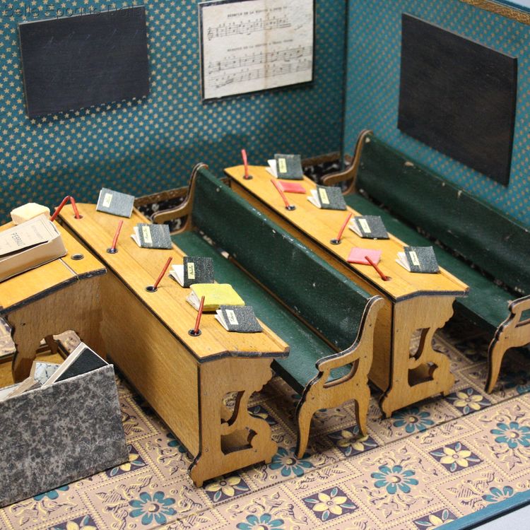 Miniaturschule fr kleine Puppen , Badeuille School room , antique ecole miniature