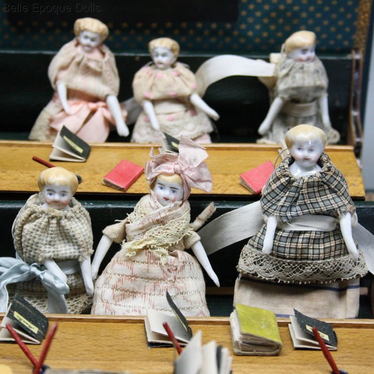 antique class room for dolls , Miniaturschule fr kleine Puppen
