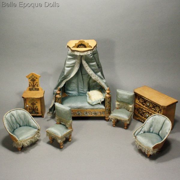 antique dollhouse of patterns