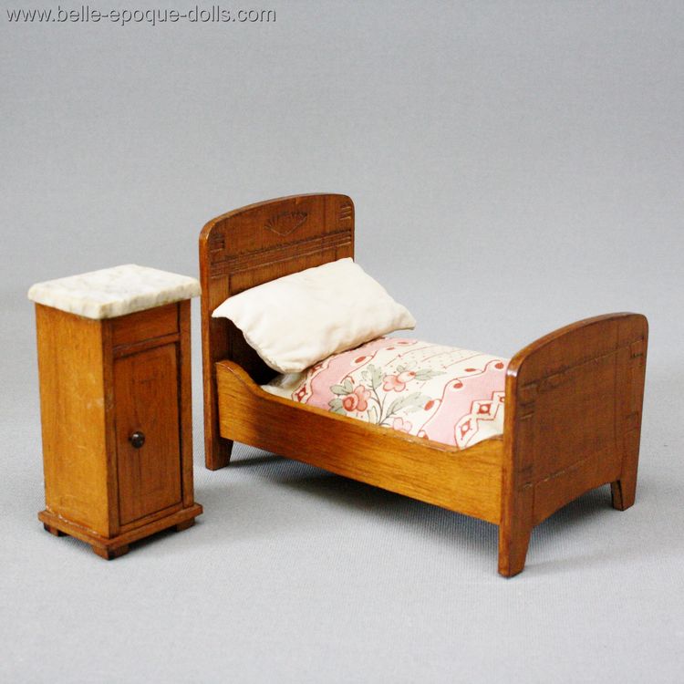 antique miniature wooden Bedroom  , Antique Dollhouse bedroom miniature , alte Puppenstuben Jugendstil Schlafzimmer zubehor