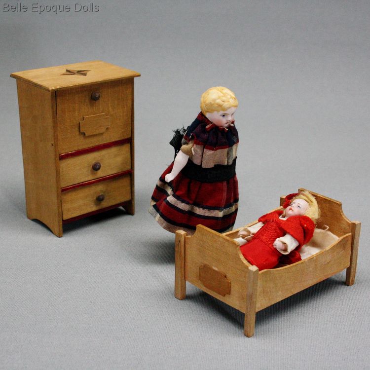 Puppenstuben zubehor , Antique Dollhouse miniature bed , Puppenstuben zubehor
