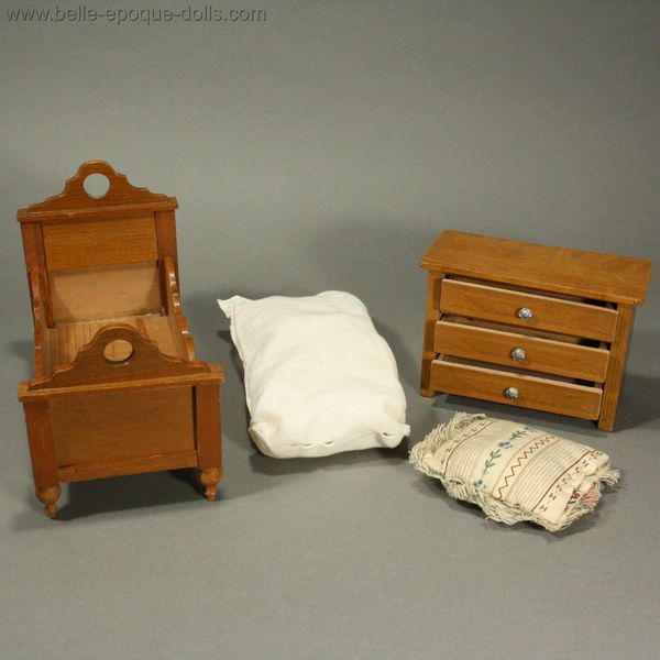 Antique Dollhouse miniature schneegas bed , Puppenstuben zubehor holz schneegas