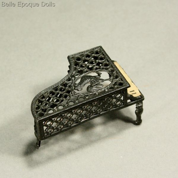 Antique Dollhouse metal miniature , Puppenstuben zubehor aus metall