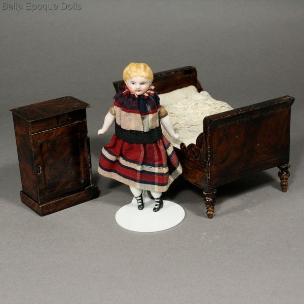 Puppenstuben mobel roch graner , Antique Dollhouse miniature bed nightstand rock graner , Puppenstuben mobel roch graner