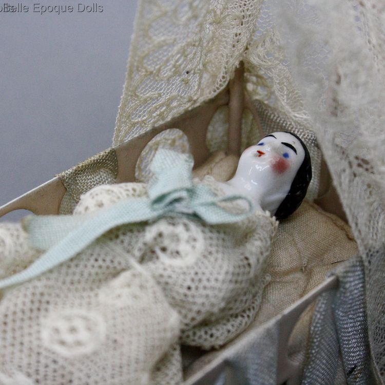Antique dolls house furniture infant bed , Puppenstuben zubehor