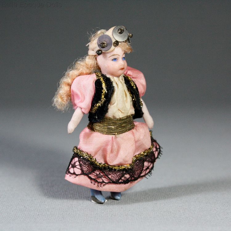 franzoesische puppenstubenpuppe , miniature antique doll  , ganzbiskuit mignonnette