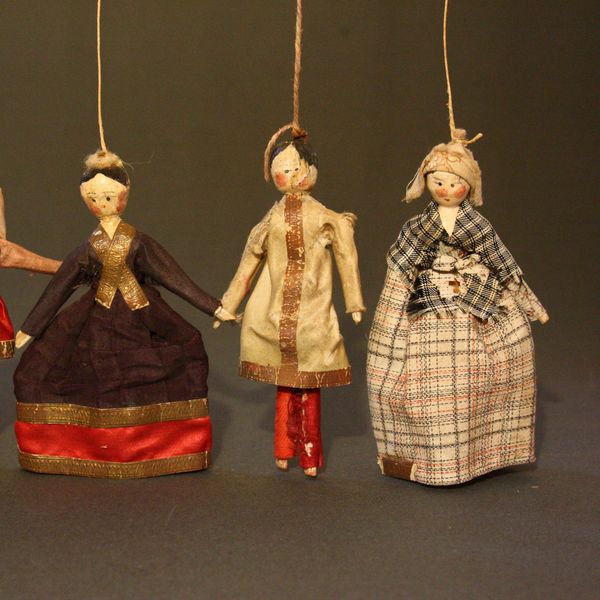 Antique wooden theater dolls , alte Puppenstuben grodnertal puppen