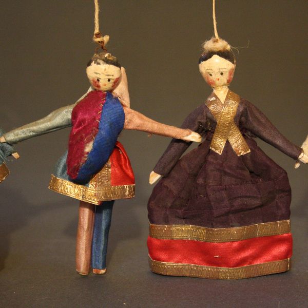 Antique Theatre dolls , alte Puppenstuben grodnertal puppen