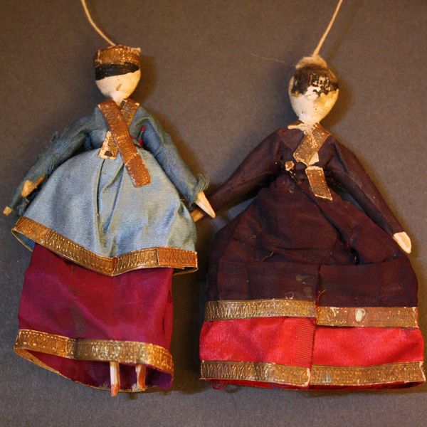 Antique Theatre dolls , alte Puppenstuben grodnertal puppen
