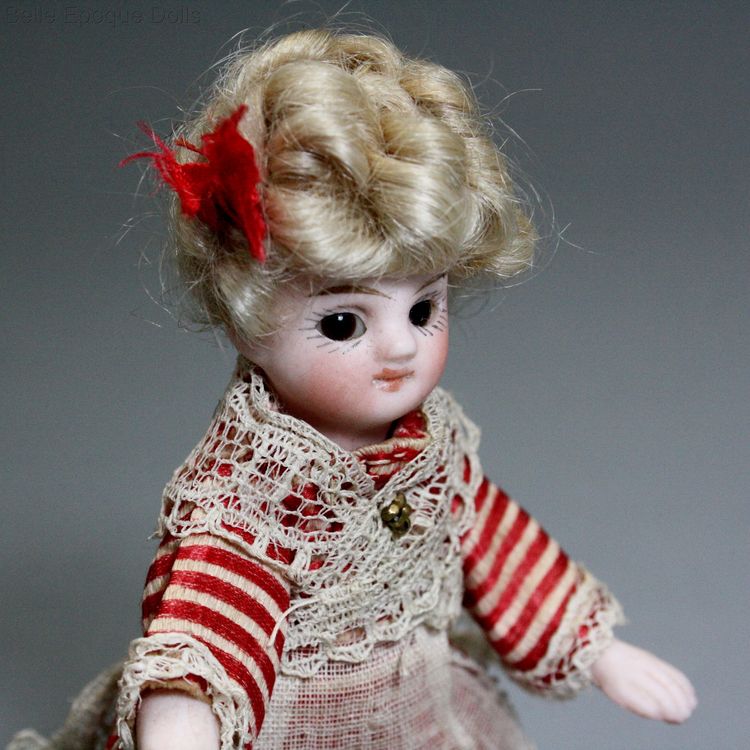 Antique mignonette miniature doll , Puppenstuben ganzbiskuit puppen