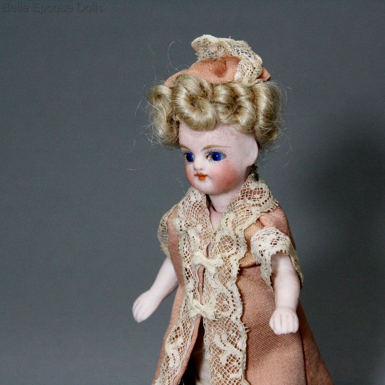 all-bisque mignonette , Antique Dollhouse miniature doll  , Puppenstuben ganzbiskuit puppen