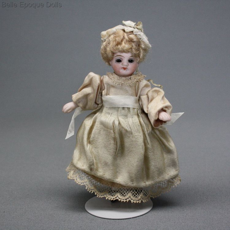 Antique dolls house all-bisque doll  , Puppenstuben ganzbiskuit puppen